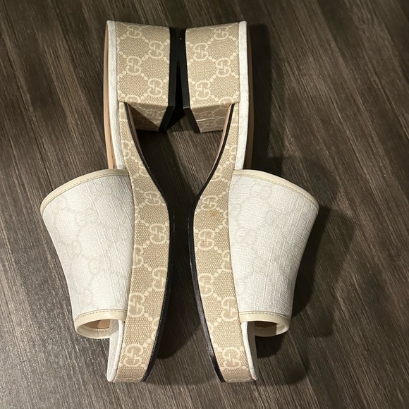 Authentic Gucci Sandals - worn once - *New* - Picture 2 of 6